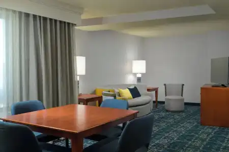 Courtyard by Marriott Old Town - 52