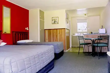 Fairy Springs Motel - 54