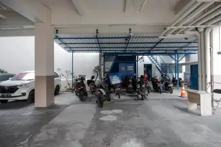 RedDoorz Premium near CBD Puri Indah - 18