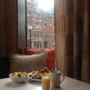 Maverick Suites at 245 Newbury St - 10
