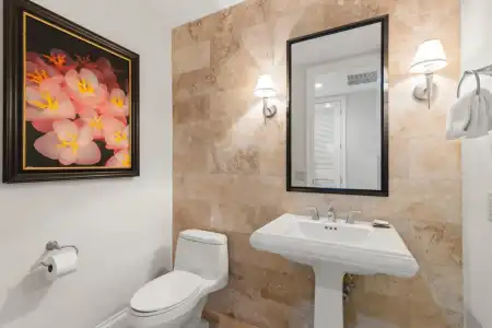 Beachside Resort & Residences - 8