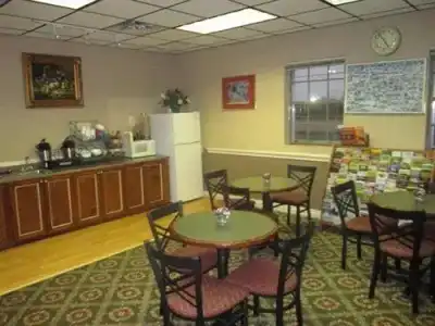 Nola Inn & Suites - 17