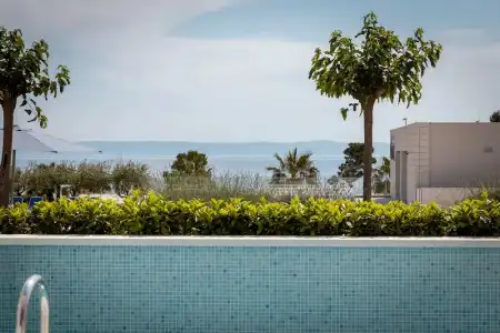 Romana Beach Apartments - 35