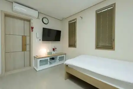 Hub Guest House - 5