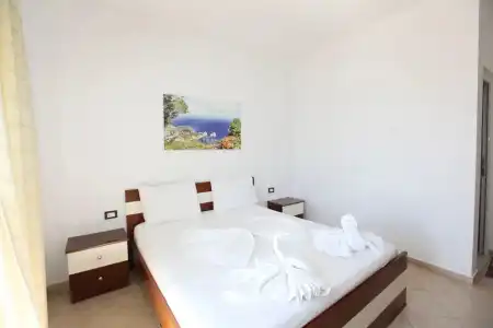 Real - 100