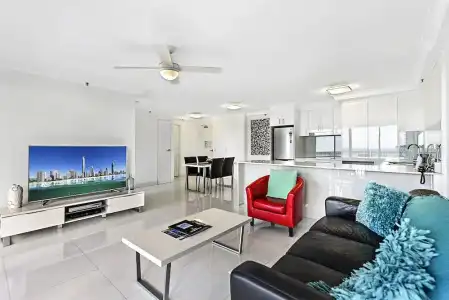 Surfers Century Oceanside Apartments - 60