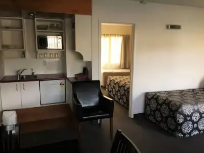 Cable Court Motel - 36