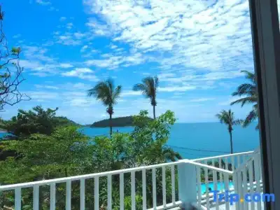Naiharn On The Rock Resort - 11