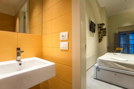 Little Italy Boutique Hostel - 37