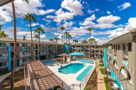 Hospitality Suite Resort - 13