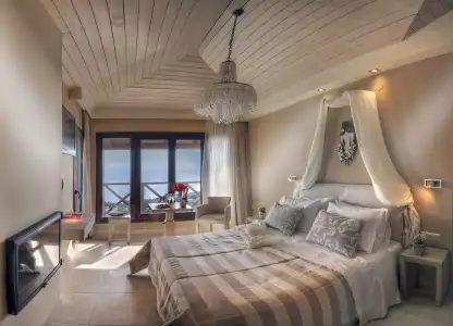 Karavia Lux Inn - 0