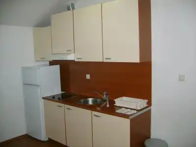 Lyon Apartments - 9