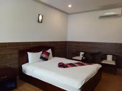 Tan Hoang Gia - 2