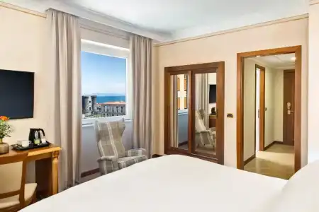 Renaissance Naples Mediterraneo - 40