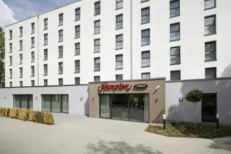 Hampton by Hilton - 15