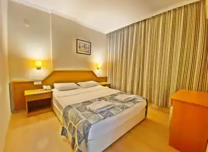 Select Suite & Apart - 60