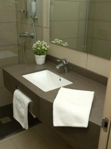 Almirall Apartaments - 8