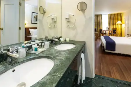 Holiday Inn Lisbon by IHG - 110