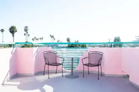 Days Inn by Wyndham Santa Monica - 73