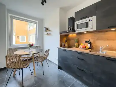 Melter & Apartments - a Neighborhood - 64
