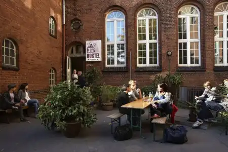 Three Little Pigs Hostel - Your Berlin Castle - 28