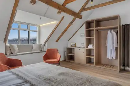 Bryggjan Boutique - 28