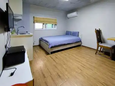 KW Hongdae Line Hostel - 59