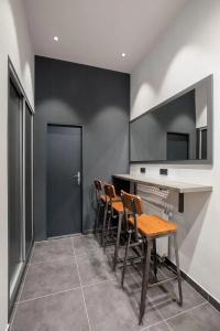 Old Town Square Residence by Emblem - 29