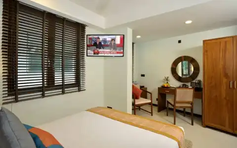 The Somerset - 13