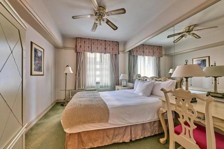 Funky Pool Side Cabana in Dtphx - 8