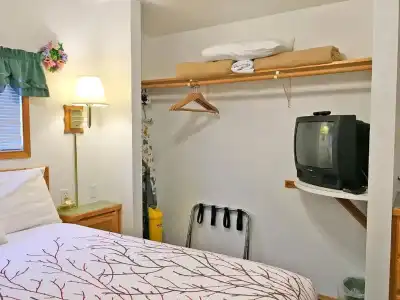 Park Motel and Cabins - 68
