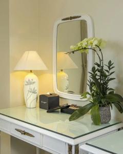Chalcedony Grand - 32