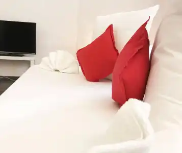 INSIDE FIVE City Apartments - 1