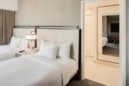 DoubleTree by Hilton & Suites Jersey City - 94
