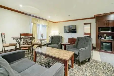 Woodbine and Suites - 37