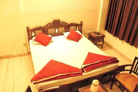 Chit Chat Palace - 1