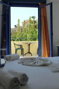 Leonidas Studios & Apartments - 13