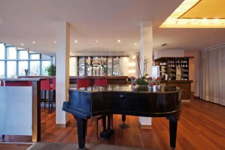 Ambassador & Spa - 1