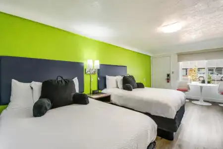 Rodeway Inn - 13