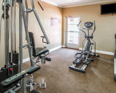 Super 8 by Wyndham Mesa Downtown Near Convention Center - 17