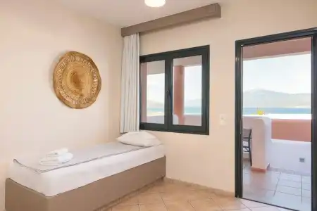 Nisea Samos - 101