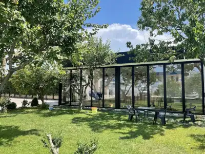 Airport Garden - 15