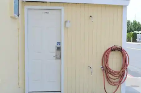 The Islander Motel - 6