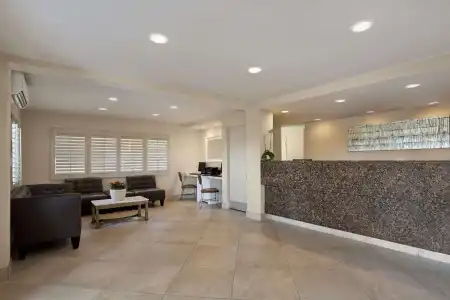 Days Inn by Wyndham San Diego Circle - 11