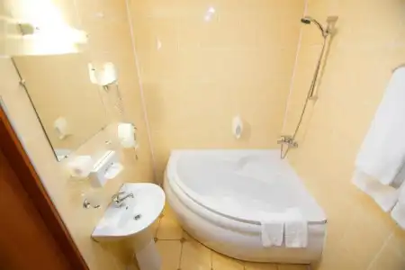 Reikartz Kropivnytskiy - 6