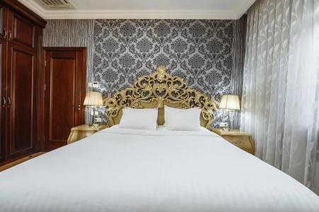 Monday Royal Apart - 230