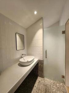 Twin Bay Resort - 274