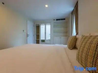 Sabai Sathorn - 224