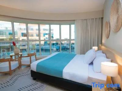 Redcon Suites - 173
