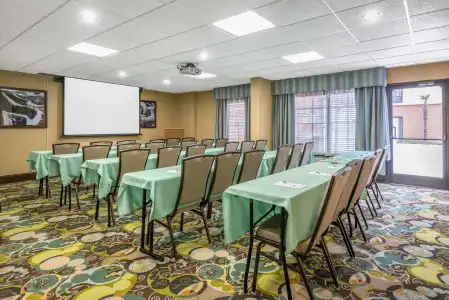 Hampton Inn & Suites Florence Center - 12